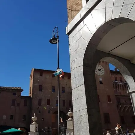 A Due Passi Dal Castello Apartamento