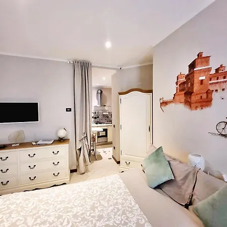 A Due Passi Dal Castello By Estensecollection *