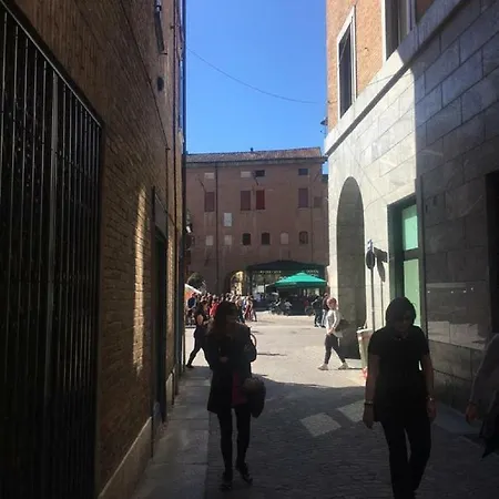 A Due Passi Dal Castello